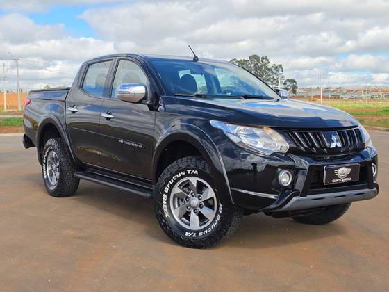 MITSUBISHI L200 TRITON 2.4 16V TURBO DIESEL SPORT HPE CD 4P 4X4 AUTOMÁTICO MITSUBISHI L200 TRITON 2.4 16V TURBO DIESEL SPORT HPE CD 4P 4X4 AUTOMÁTICO